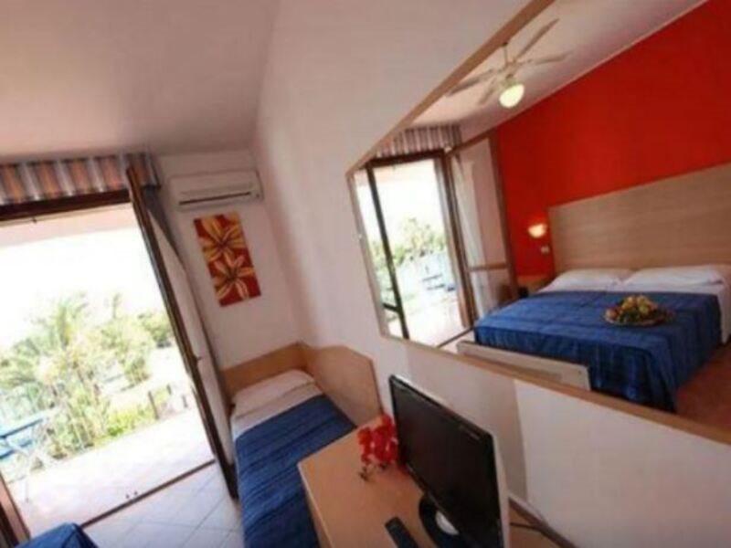 Hotel Club Santa Sabina Torre Santa Sabina Exteriör bild