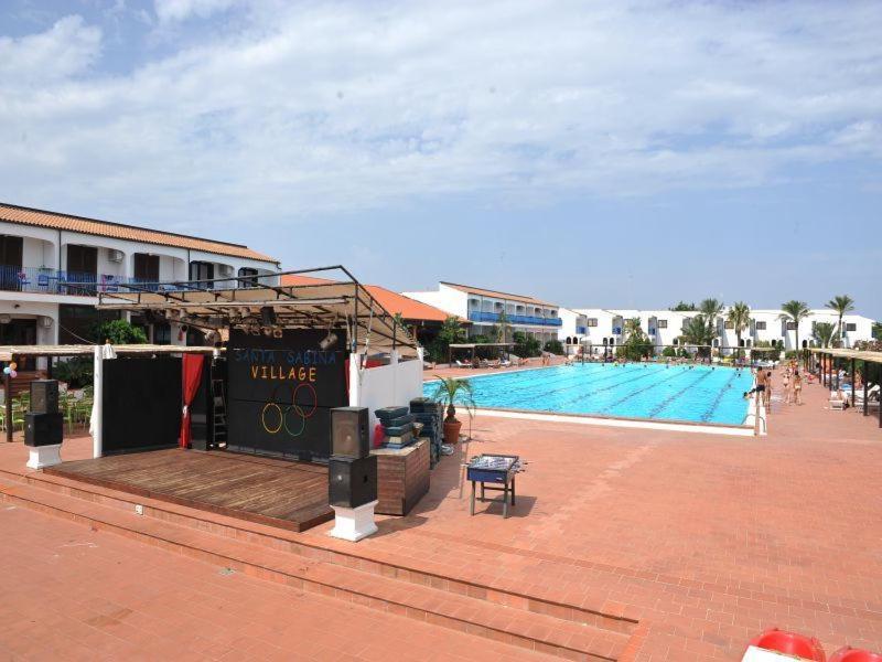 Hotel Club Santa Sabina Torre Santa Sabina Exteriör bild