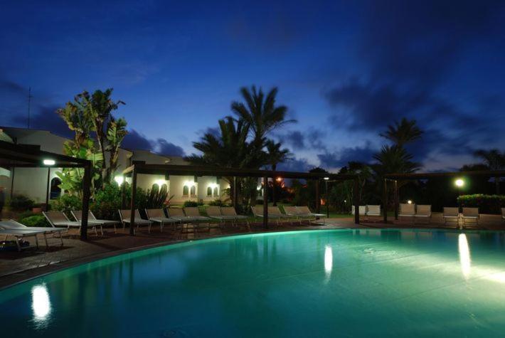 Hotel Club Santa Sabina Torre Santa Sabina Exteriör bild