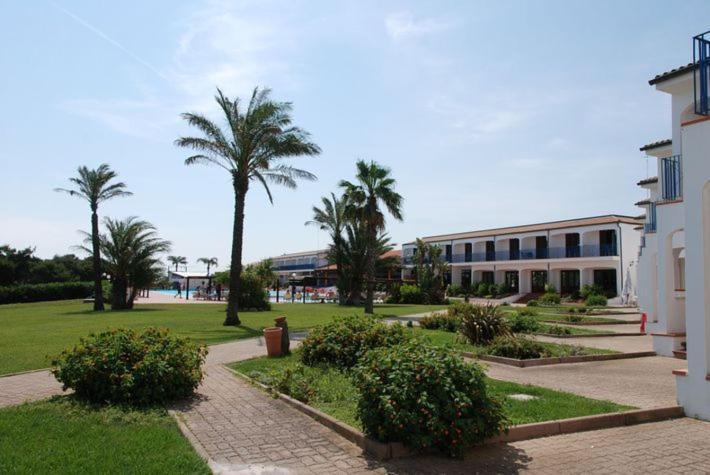 Hotel Club Santa Sabina Torre Santa Sabina Exteriör bild