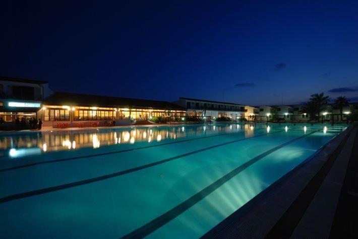 Hotel Club Santa Sabina Torre Santa Sabina Exteriör bild