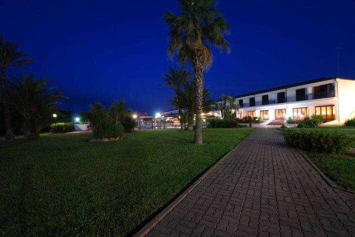 Hotel Club Santa Sabina Torre Santa Sabina Exteriör bild