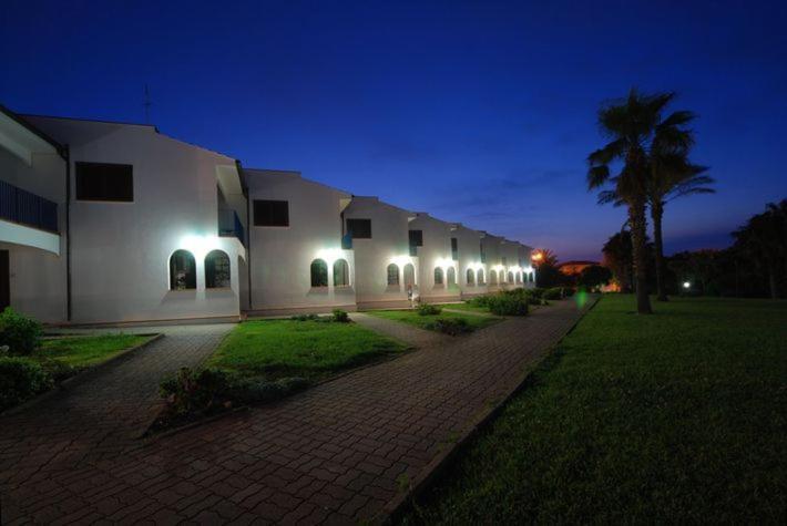 Hotel Club Santa Sabina Torre Santa Sabina Exteriör bild