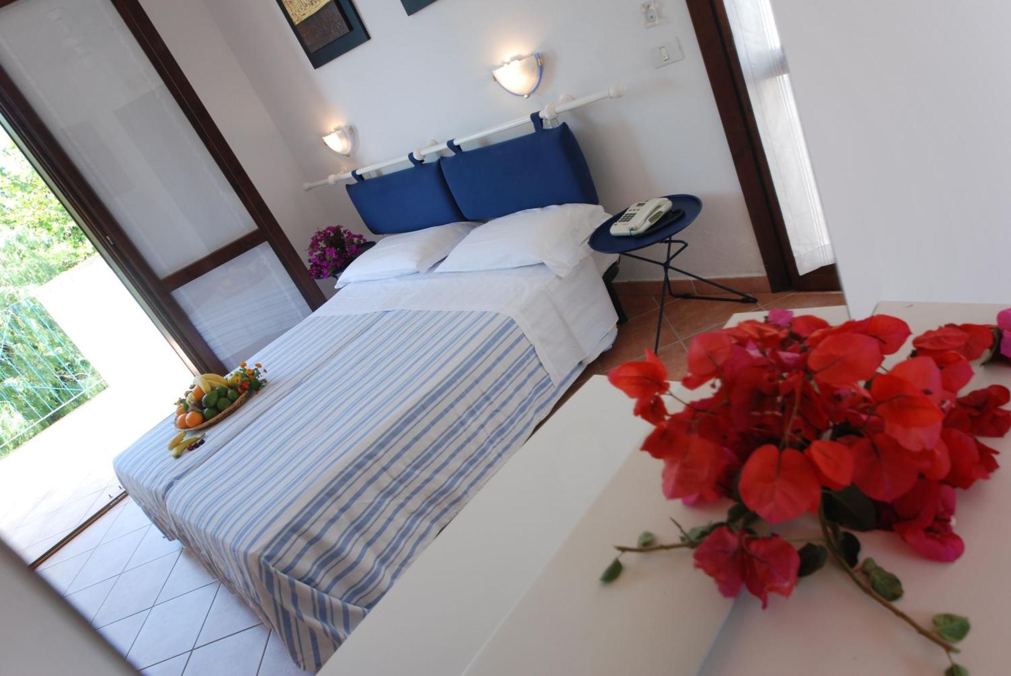 Hotel Club Santa Sabina Torre Santa Sabina Exteriör bild