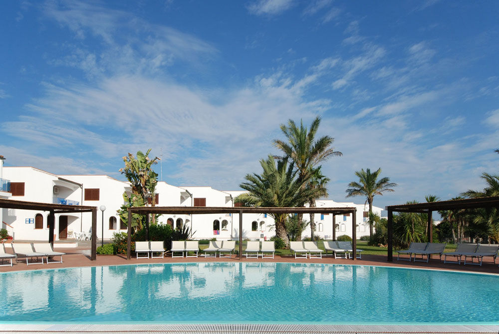 Hotel Club Santa Sabina Torre Santa Sabina Exteriör bild