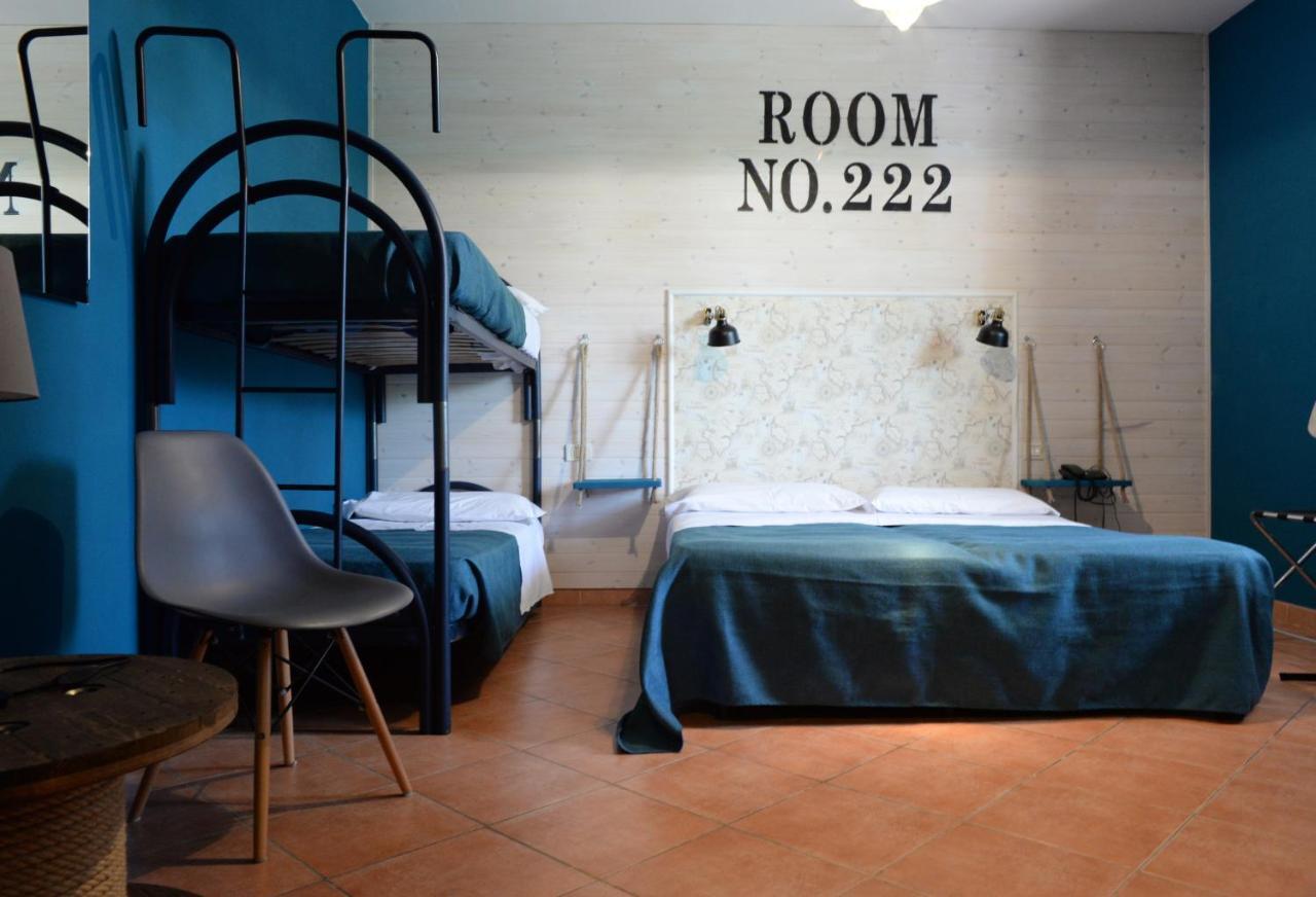 Hotel Club Santa Sabina Torre Santa Sabina Exteriör bild